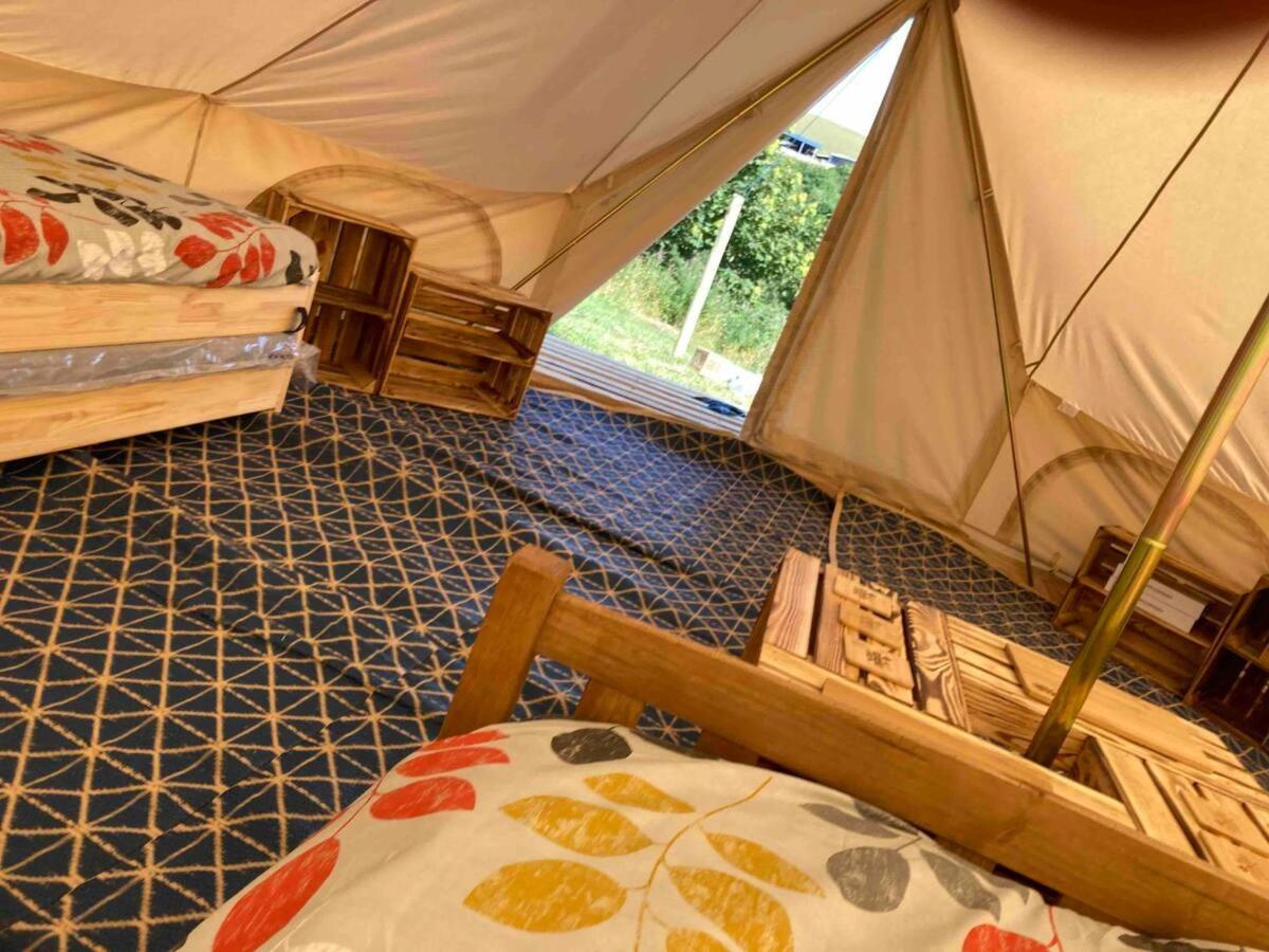 Roaches Retreat Family Glampsite, Rocky Reach Bell Tent With Outdoor Adventures And Campfire Nights Upper Hulme Exterior photo
