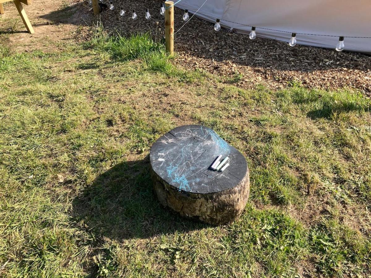 Roaches Retreat Family Glampsite, Rocky Reach Bell Tent With Outdoor Adventures And Campfire Nights Upper Hulme Exterior photo