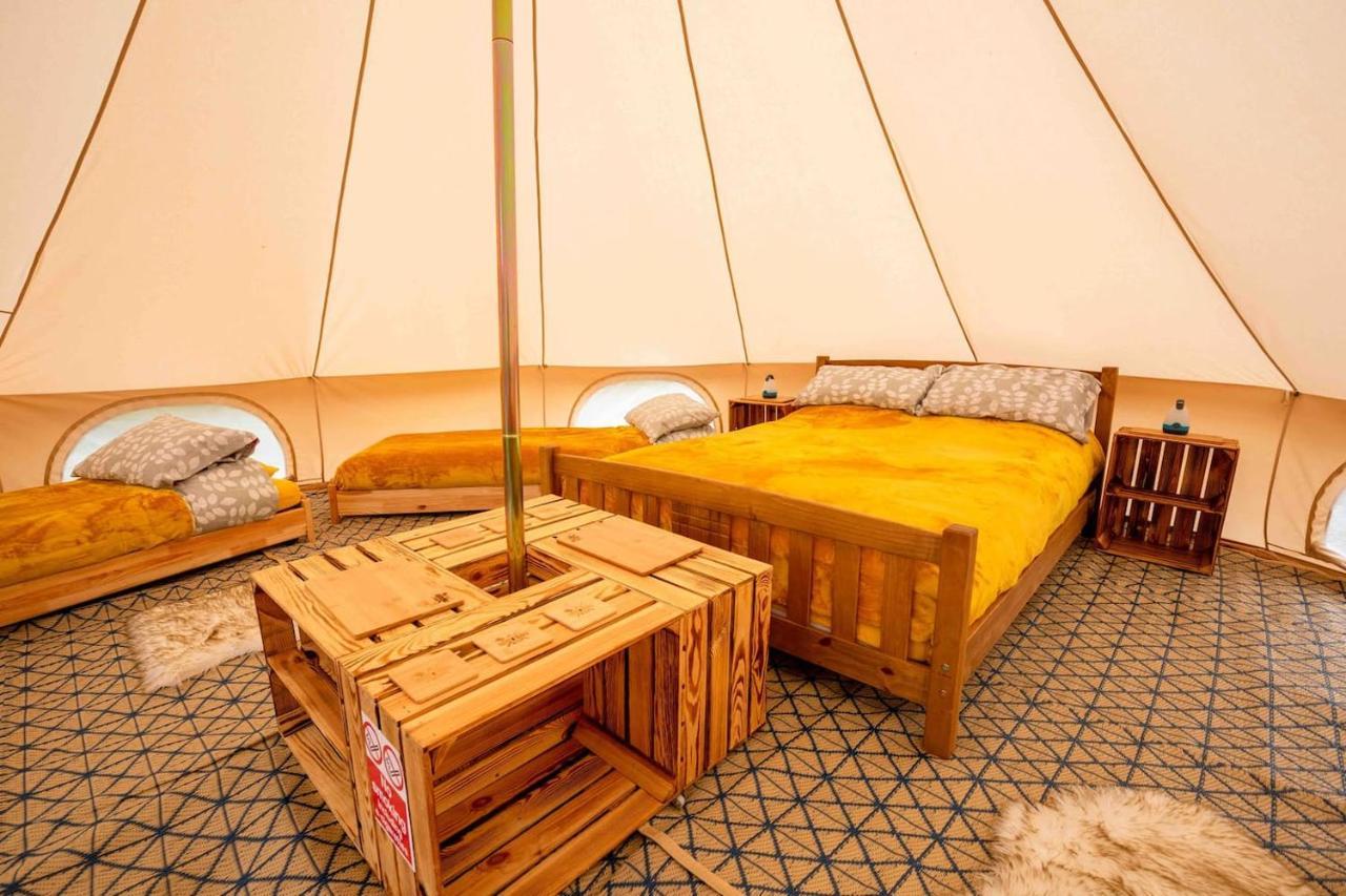 Roaches Retreat Family Glampsite, Rocky Reach Bell Tent With Outdoor Adventures And Campfire Nights Upper Hulme Exterior photo