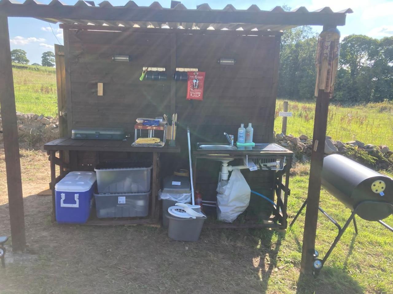 Roaches Retreat Family Glampsite, Rocky Reach Bell Tent With Outdoor Adventures And Campfire Nights Upper Hulme Exterior photo