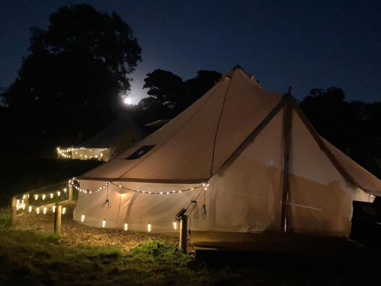 Roaches Retreat Family Glampsite, Rocky Reach Bell Tent With Outdoor Adventures And Campfire Nights Upper Hulme Exterior photo