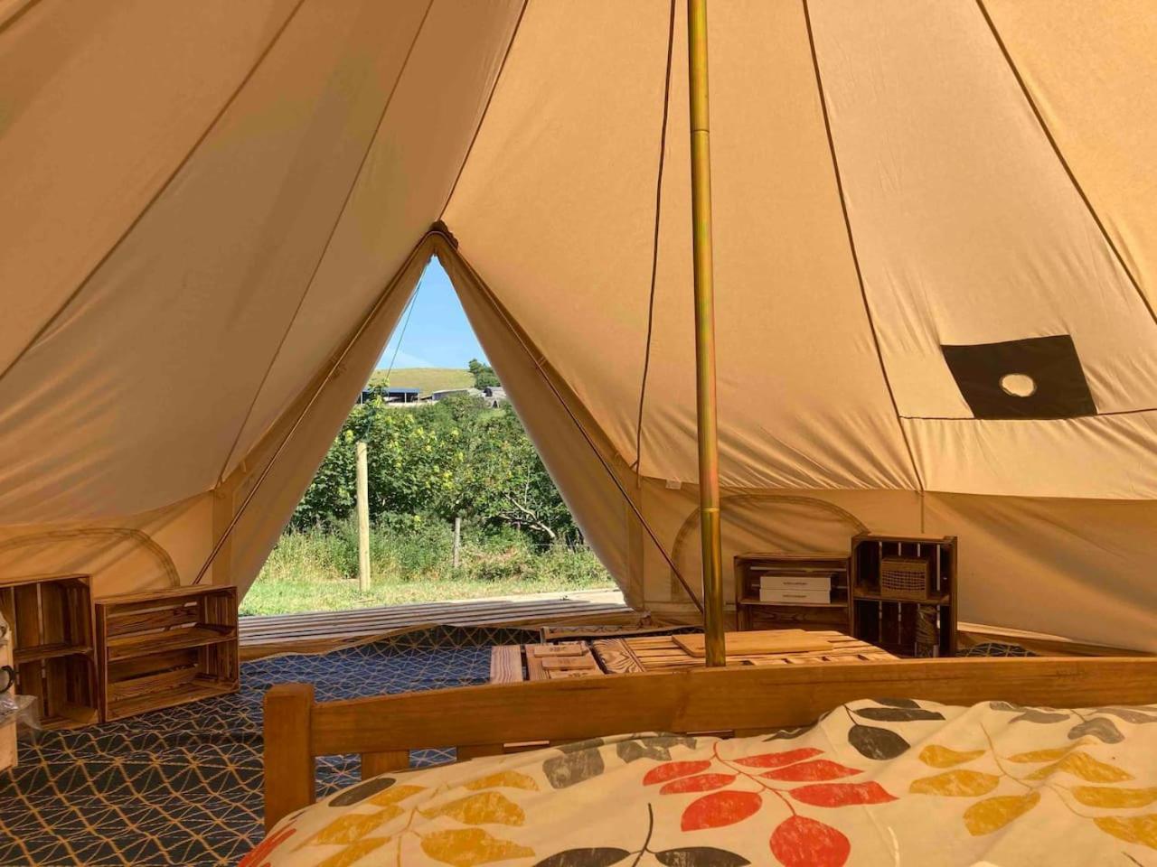 Roaches Retreat Family Glampsite, Rocky Reach Bell Tent With Outdoor Adventures And Campfire Nights Upper Hulme Exterior photo