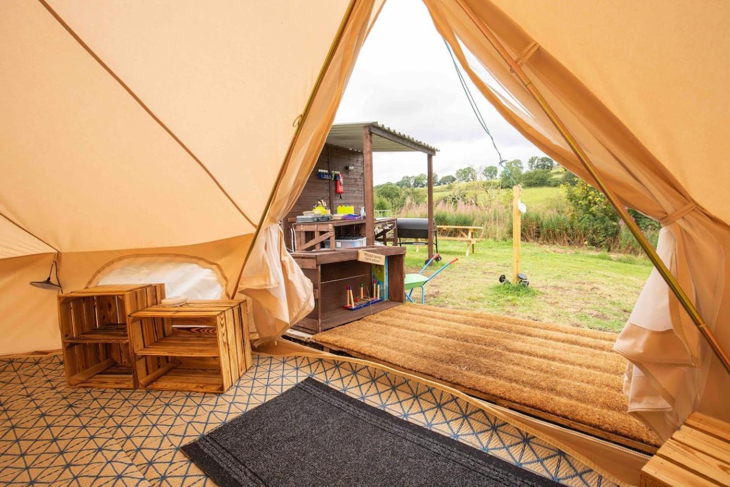 Roaches Retreat Family Glampsite, Rocky Reach Bell Tent With Outdoor Adventures And Campfire Nights Upper Hulme Exterior photo