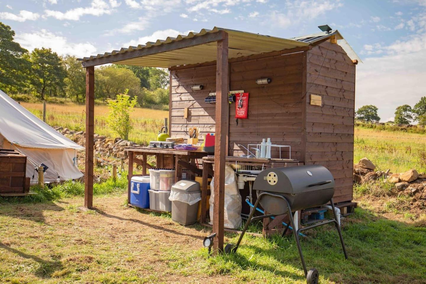 Roaches Retreat Family Glampsite, Rocky Reach Bell Tent With Outdoor Adventures And Campfire Nights Upper Hulme Exterior photo